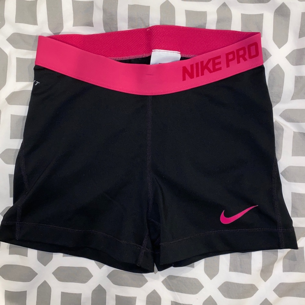 NEVER WORN Nike pros!!! Size M!!
